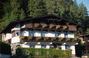 Отель Haus Salzburg  Зеефельд